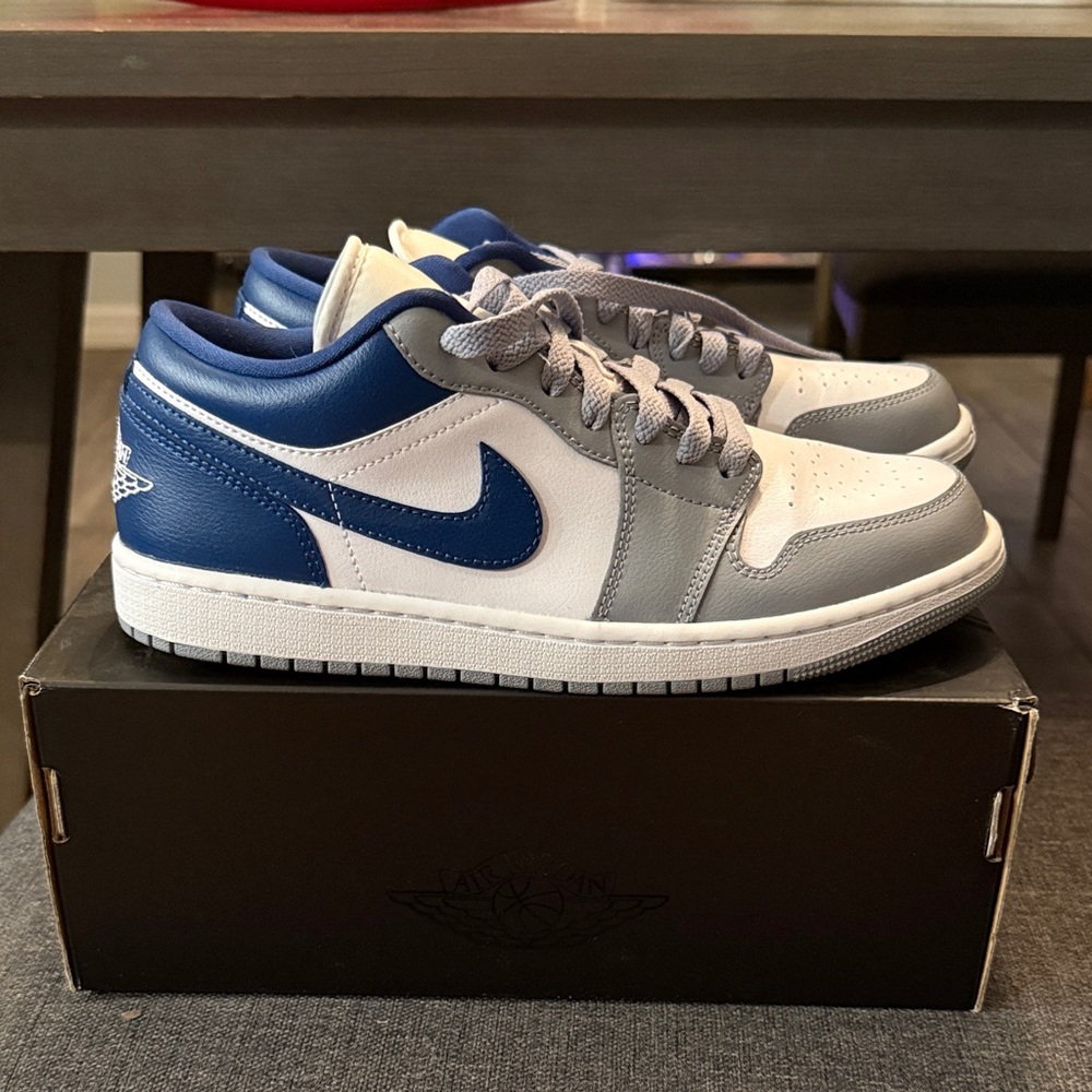 Nike White and Blue Low-Top Sneakers